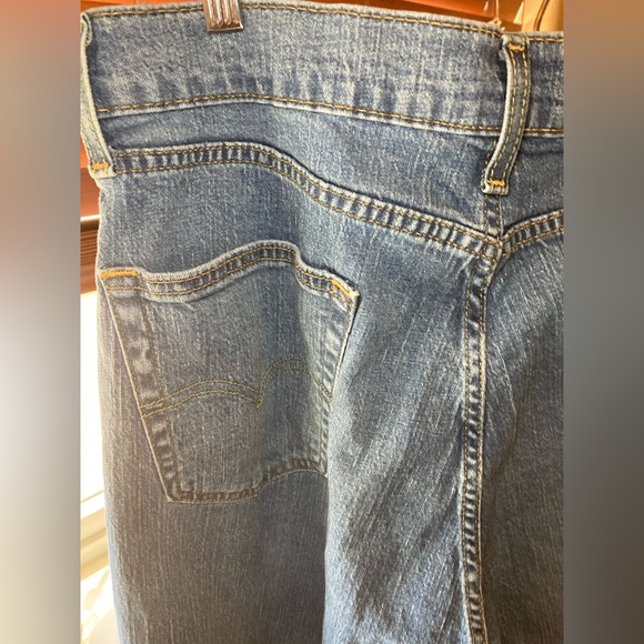 Levi Strauss & Company 505 blue jeans, 34 W and 32 L - Picture 6 of 9